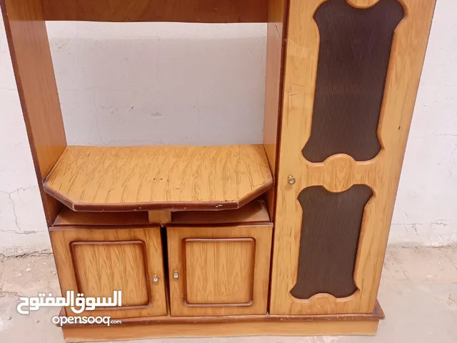بوفيه بحالة جيدة جداً خشب نظيف بسعر مغري 8 دنانير فقط