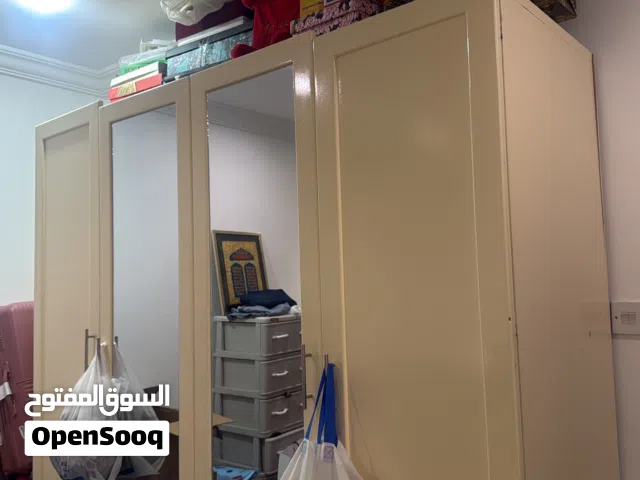 للبيع خزانة بحالة جيدة لا يوجد كسر فيها نهائياً
