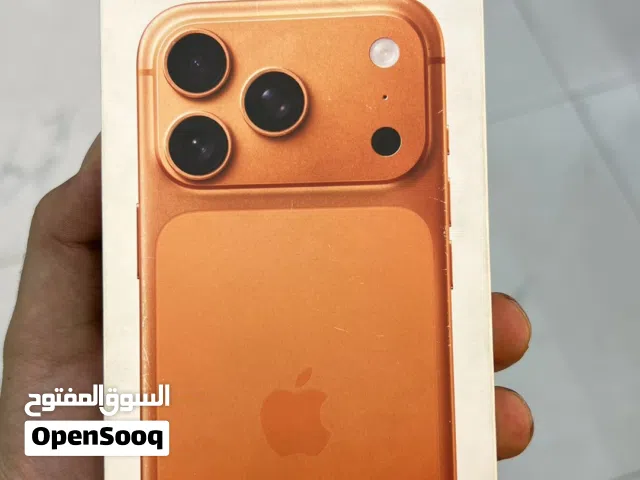 ايفون 17 برو بسعر عرررررررطة الجهاز جديد ما قد افتك من الكرتون اللون البرتقالي