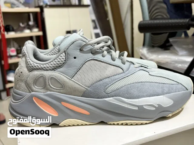 ADIDAS YEEZY 700 “ INERTIA “ GOOD AS NEW!! SIZE 46 ( BEST FIT SIZE 45 ) no issue Very clean,