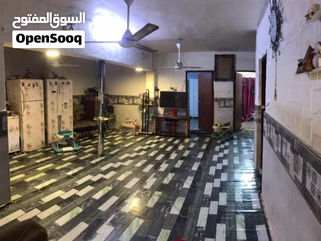 بيت للبيع في المعقل قرب حسينية سيد صدام مساحة 200 م طابقين يحتوي على 5 غرف + الاستقبال وهول كبير