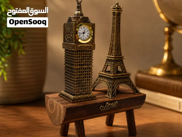 مجسم برج إيفل وبرج الساعة الديكوري مع ساعة أنالوج على قاعدة خشبية
