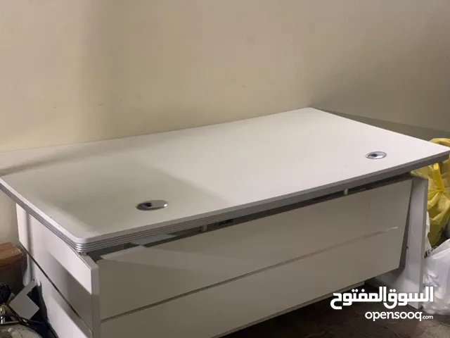 طاولة مكتب للبيع