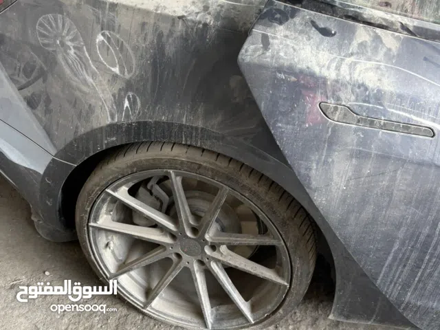 جنطات تسلا مع مع كوشوك