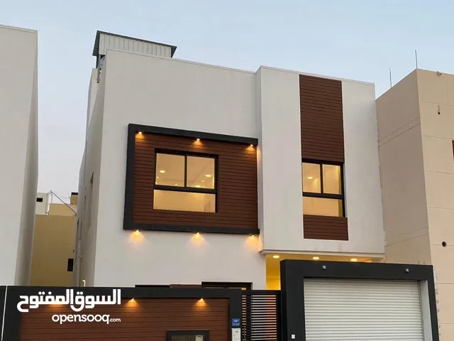 310 m2 5 Bedrooms Villa for Sale in Northern Governorate Madinat Hamad