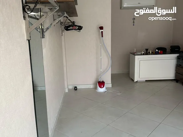 محل عبايات مجهز بالكامل فى موقع متميز