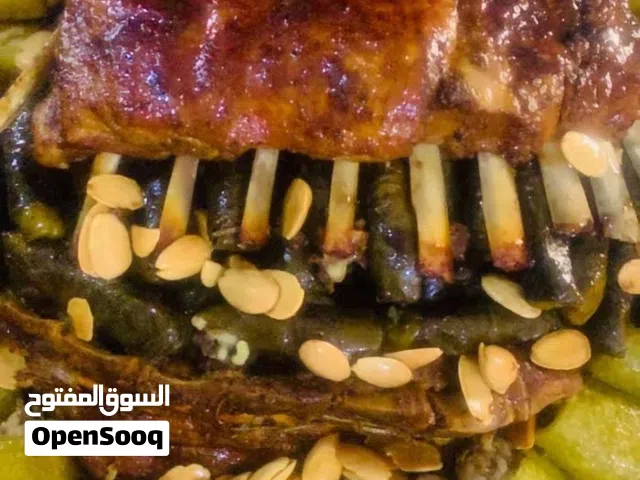 ضلعتين خروف الواحدة كيلو وسطهم كيلو  ونصف ورق عنب  مشوية بالفرن 8 ساعات