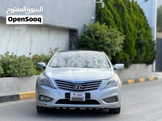2012 هيونداي ازيرا Standard