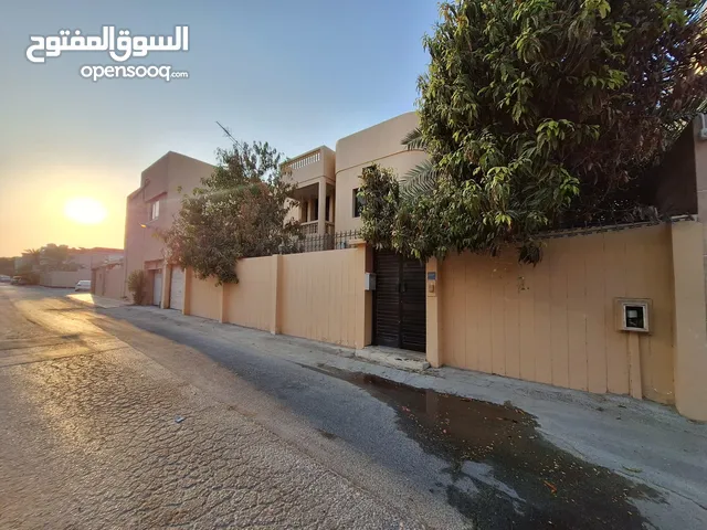 للبيع فيلا في الرفاع بوكوارة موقع ممتاز ....For sale villa in Riffa Bu Kowara Excellent location