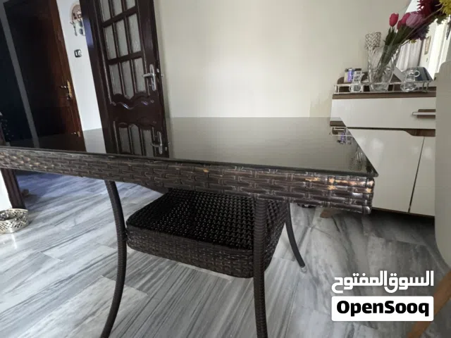 طاولة للبيع