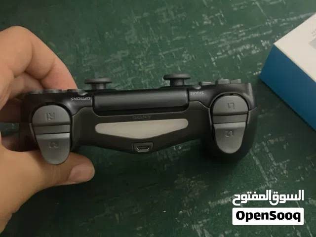 يد ps4 مش اصلية للبيع نظيفة نظافة ربي يبارك جديدة