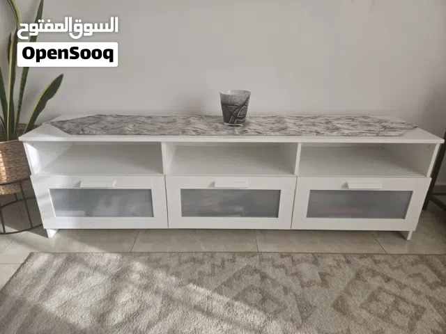 خزانة تلفزيون من ايكيا شبه جديدة للبيع