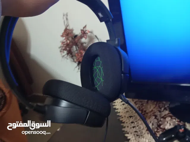 سماعات مرتبه جدا جدا مع عازل صوت ومايكرافون