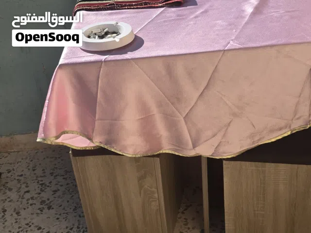 طاوله سفره مع اربع كراسي بحاله ممتازه للبيع  والسعر قابل للتفاوض