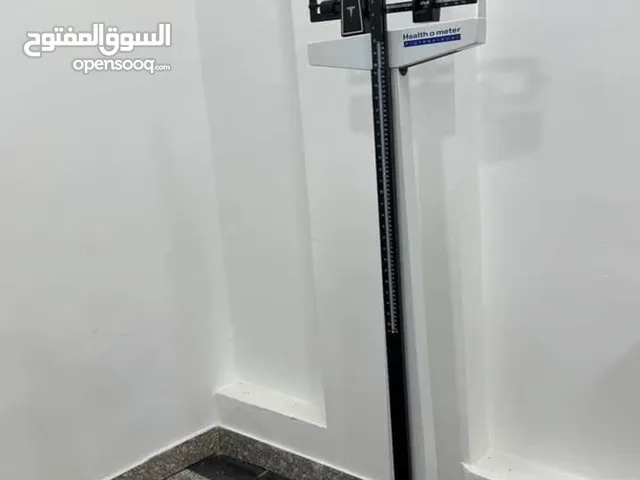 ميزان طبي شبه جديد (قبان ) health o meter مع متر