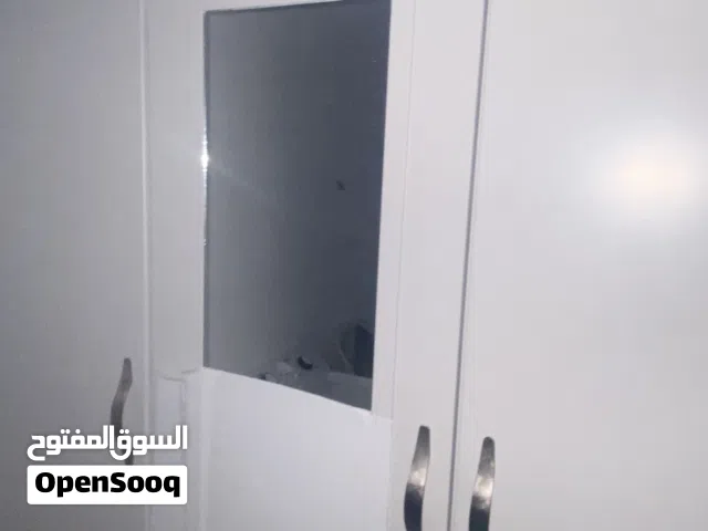 للبيع  خزانه. خشب اصلي. صناعه كويتيه  للجادين