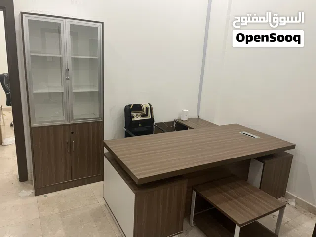 أثاث مكتبي مستعمل شبه الجديد