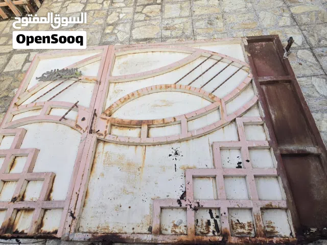 باب خارجي مستخدم للبيع