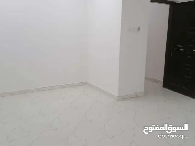 70 m2 3 Bedrooms Townhouse for Rent in Basra Jubaileh