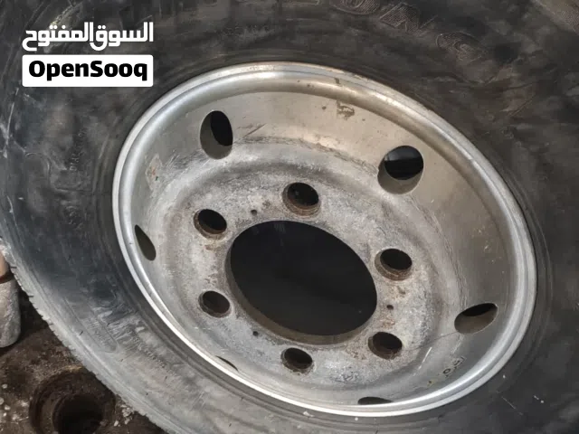إطارات مع رنكات عدد 5 بسعر مناسب 350 وبيه مجال