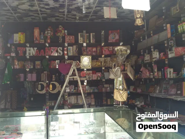 مكتبة للبيع في موقع ممتاز، حي شميلة جوار مطاعم ركن الخضراء وسوق الصادق