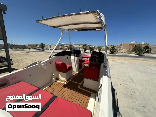 يخت طول 7 متر وعرض 2 متر محرك مركولي 115 الله يبارك بيه مدخه مياه داخليه جاهز الابحار وكل شي شغال