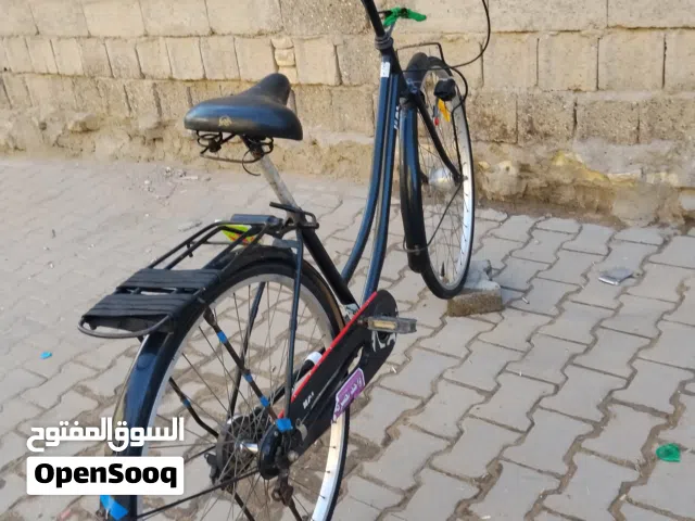 السلام  عليكم بايسكل سياحي للبيع فول حجم 27 اسود ويه جمبزه للبيع موديل 2016 مفول ولا زلغه باله ابو F