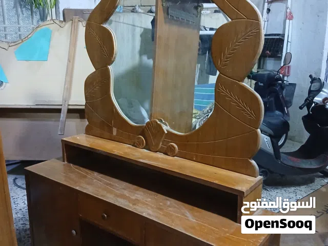 ميز او زاوية او كومديات اثنين مستعمل