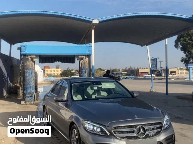 Mercedes benz c300 2017  البيع حواله او كاش سياره ربي يبارك نظيفه جداً