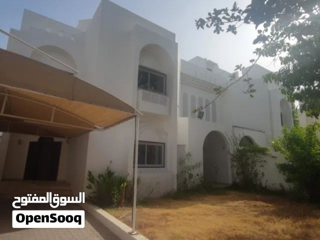 Villa for rent in Qurum