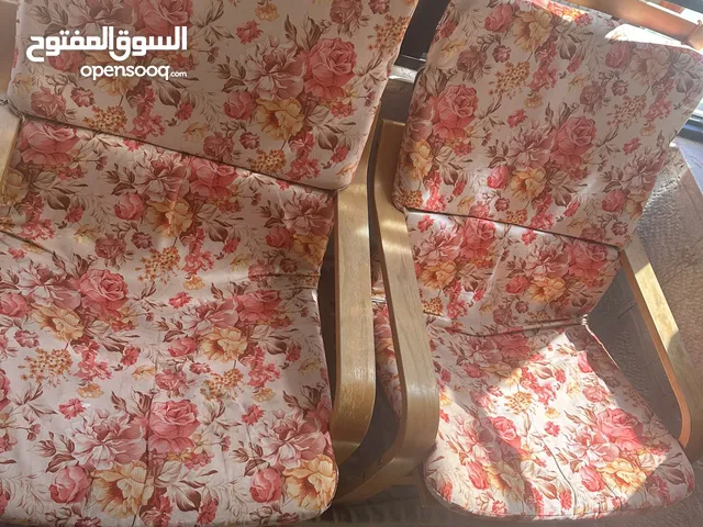 كرسي ايكيا عدد 2 مع مسند لرجلين ب 75 دينار فقط
