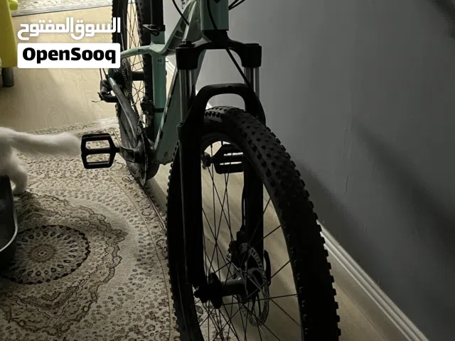 Trek Marlin 4 Mountain Bike (Mint Condition)