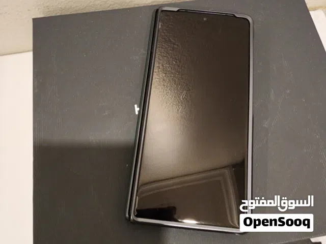 honor magic v3 للبيع هاتف بحاله ممتازه استعمال 10 ايام تقريبا اللون اخضر