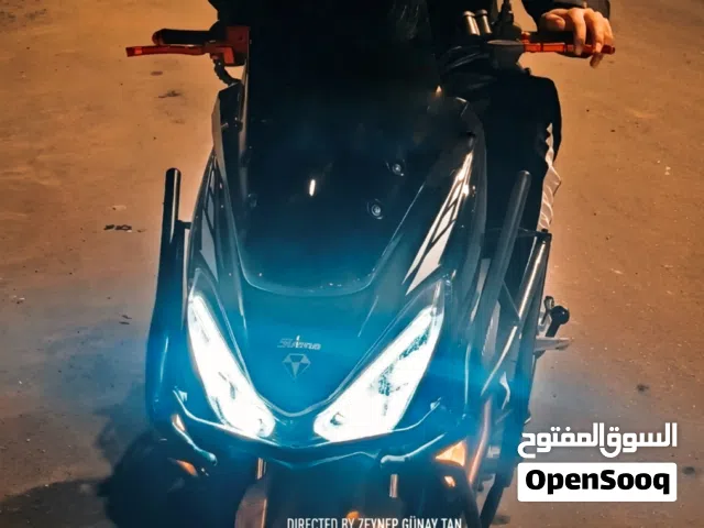 سكنز سترونك 2024