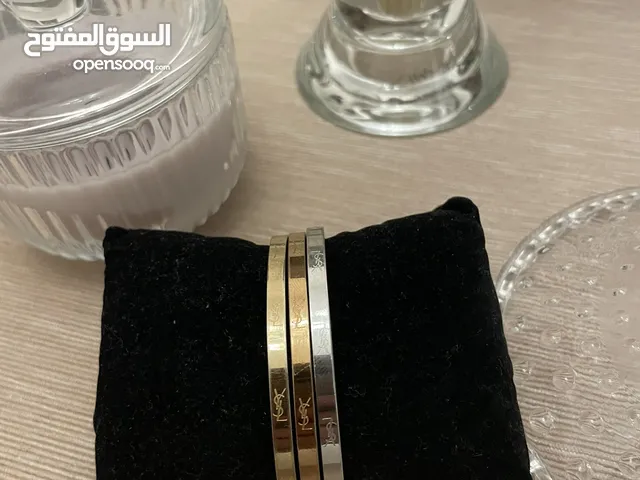 طقم أساور مميز ذهبي وأبيض و روز جولد ...