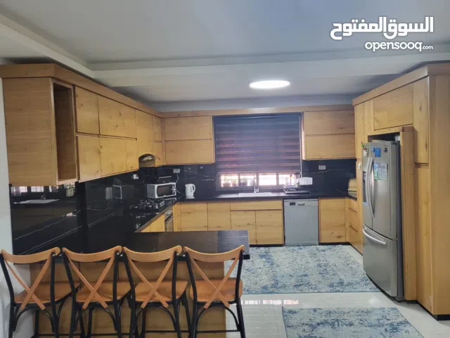 شقة جديدة مميزة موقع مميز 205 متر مربع في يتونيا