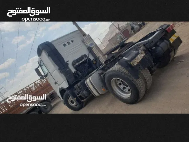 Tractor Unit Volvo 2012 in Sana'a