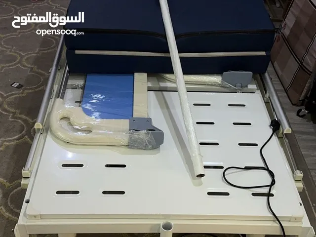 للبيع سرير طبي جديد مع كامل اغراضه