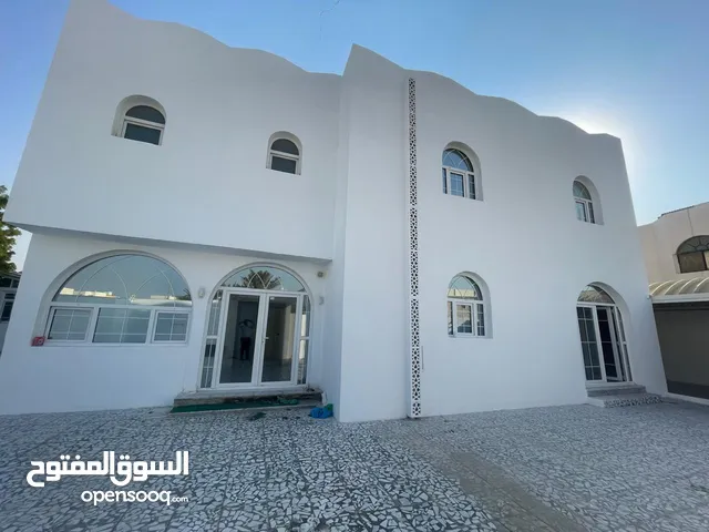 للايجار فيلا بالمطار القديم ع شارعين