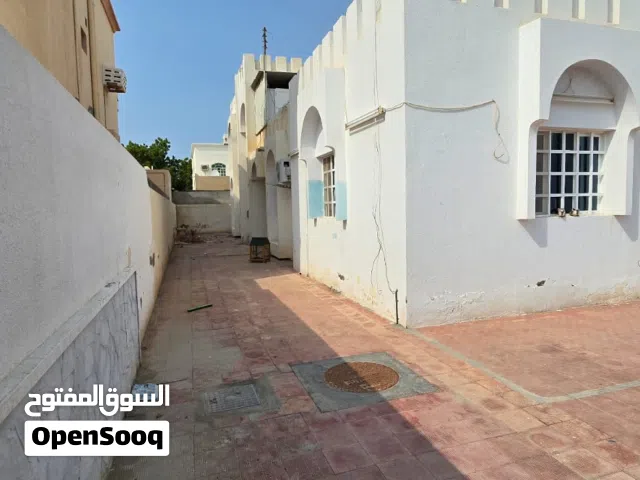 للبيع منزل في الخوض بالقرب من المنطقة التجارية بسعر مميز وفي منظقة حييويه