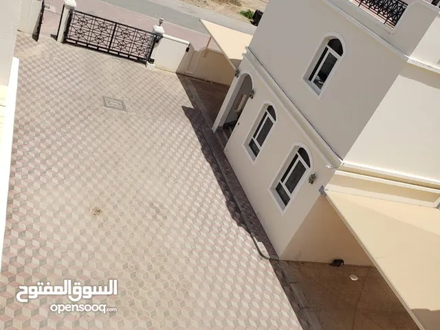 350 m2 5 Bedrooms Villa for Rent in Muscat Al-Hail