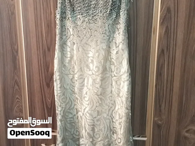فستان للبيع
