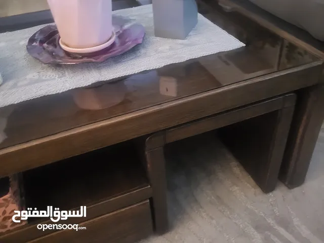 طاولة وسط وطاولتين جانبيات للبيع