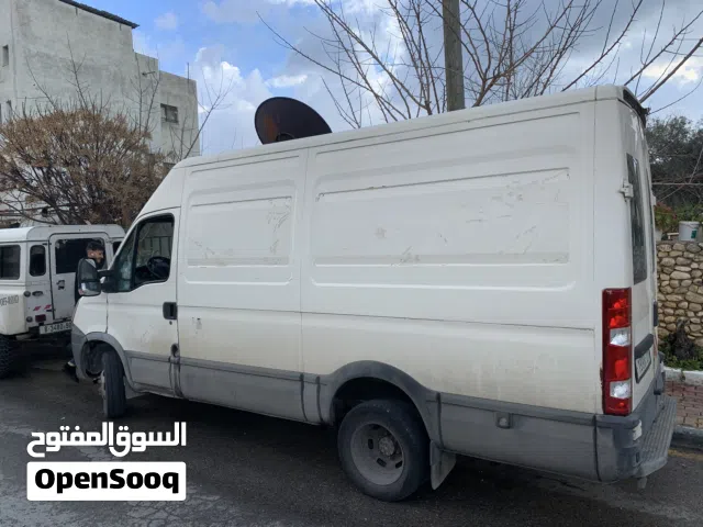 باص ايڤكو مع ثلاجة