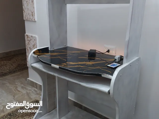 طاولة مكتبية او دراسية باليد RGB سعره ممتازة للاستخدام
