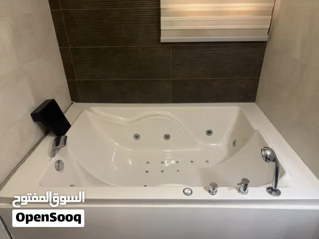 جاكوزي أسباني استخدام خفيف للبيع سعر الشراء 2000 دينار