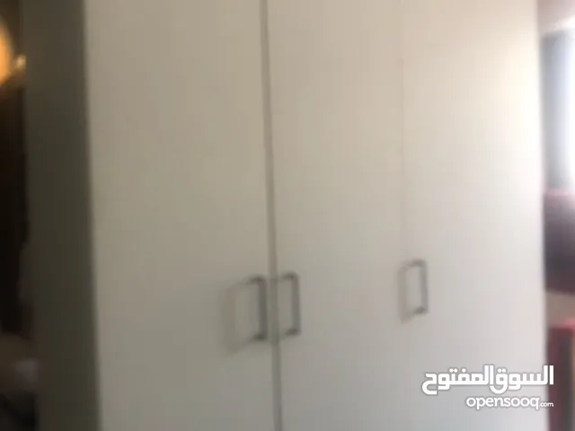 خزانة من ايكيا 3 ابواب بنات او شباب