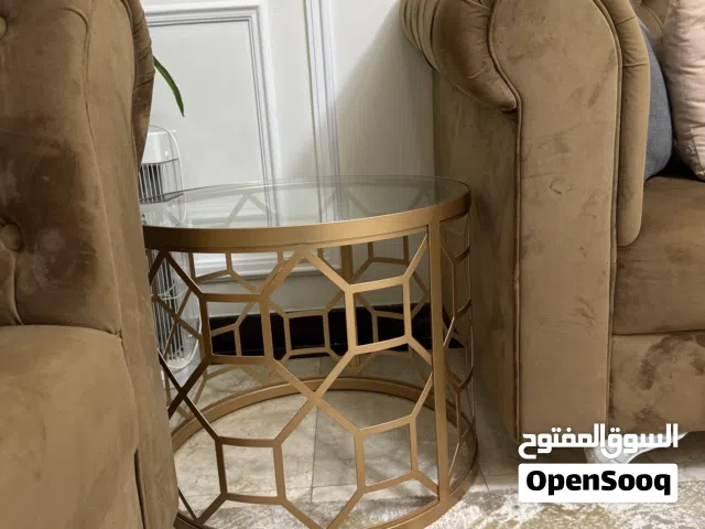 طاوله وسطيه وطاوله جانبيه