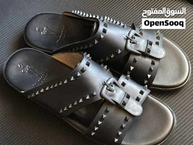 نعال رجالي ماركة cesare Paciotti جديد