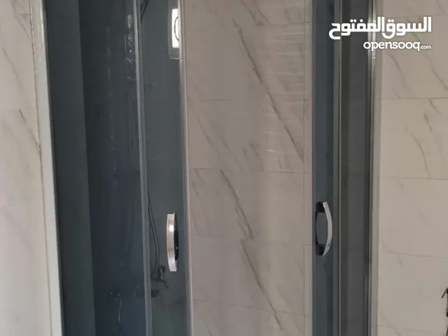 شاور بالكارتون نفس الي منصوب جديد سعر 150 وبيه مجال
